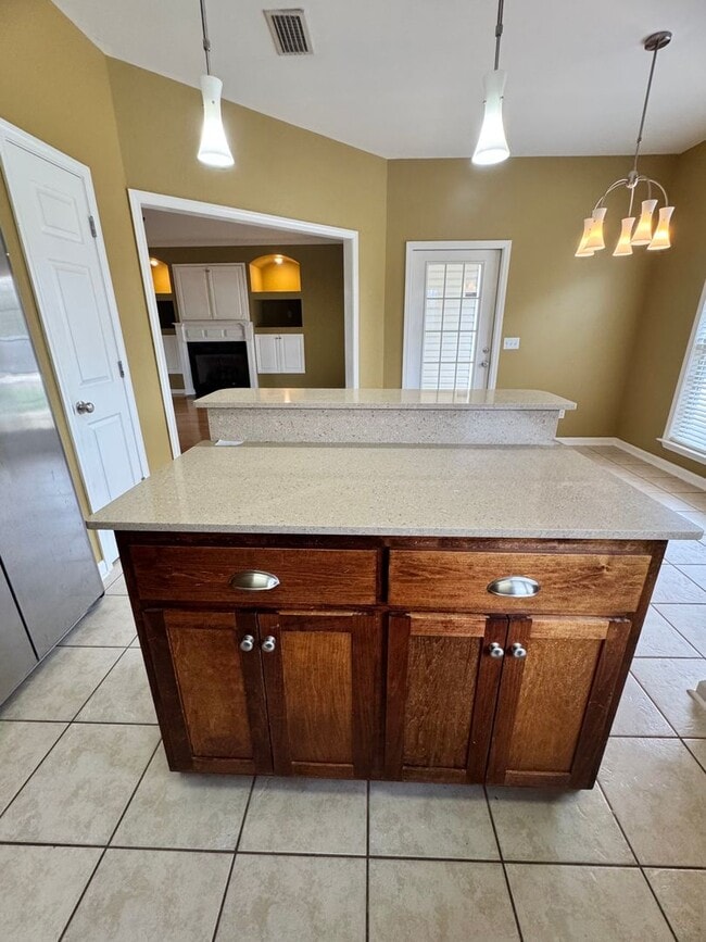 Building Photo - 112 Autumn Way