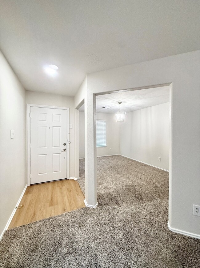 Building Photo - 8803 Danbury Hollow Ln