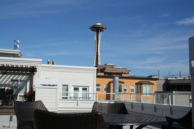 Building Photo - 3028 Western Ave