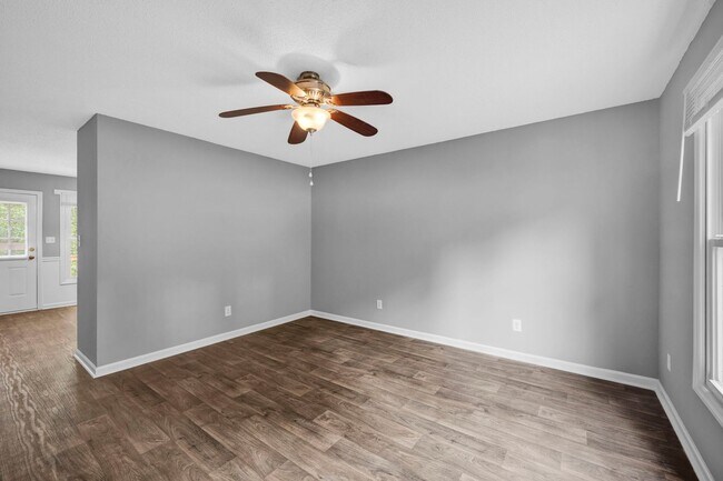 Interior Photo - Oak Ridge