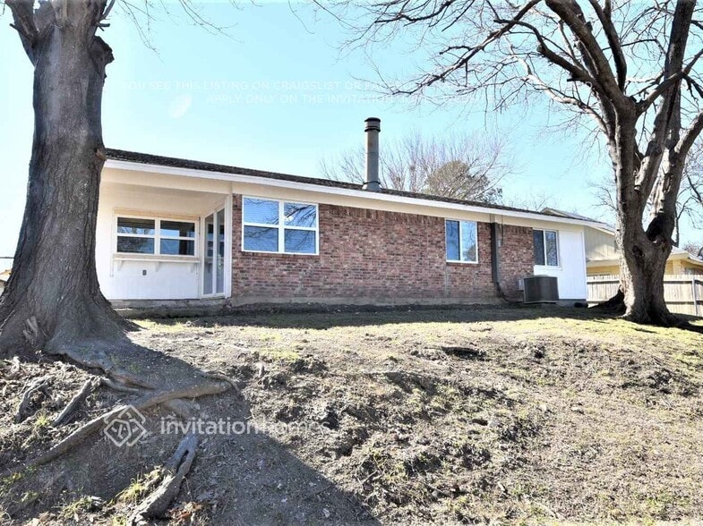 Building Photo - 705 Via Avenida