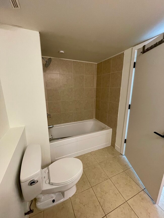 Building Photo - 2 S Leavitt St