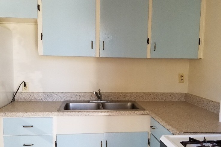 Kitchen - 1537 Schiller St