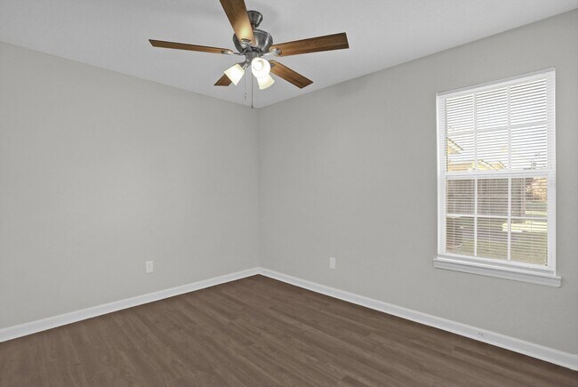 Building Photo - 1676 Joy Cir