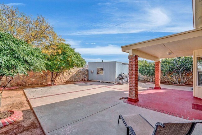 Building Photo - 1460 Paseo De Flor St