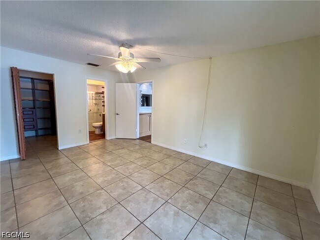 Building Photo - 4305 Island Cir