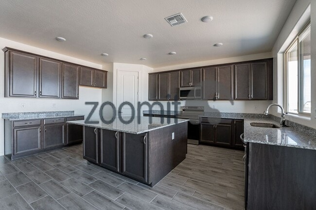 Building Photo - Coming Soon  Mid May 2026!- 4bdrm 3bath - 1 acre horse property