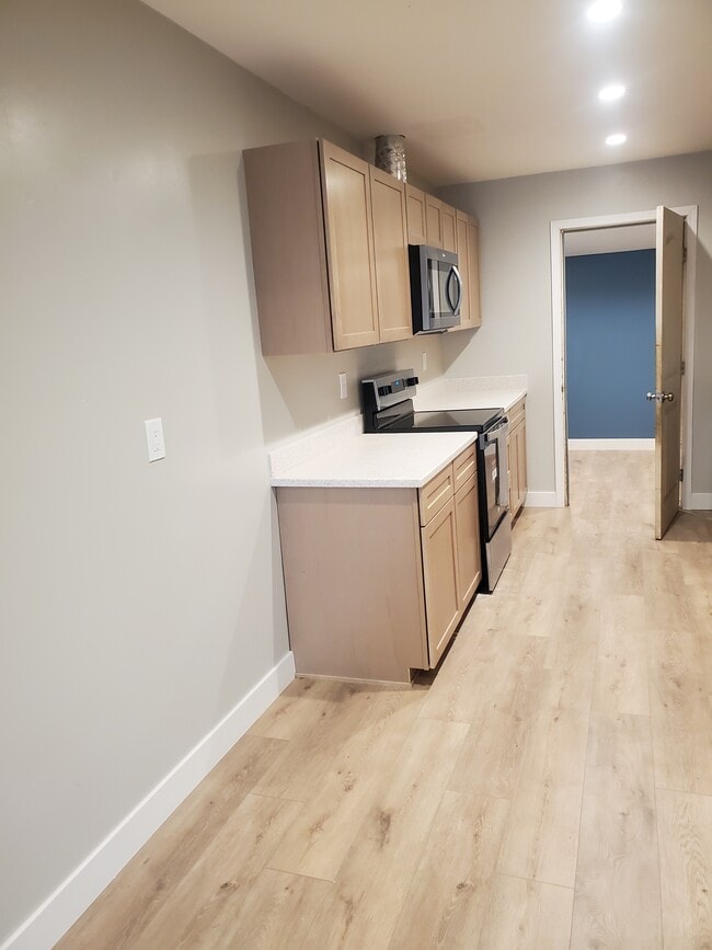 Building Photo - Beautiful (RENO) Duplex