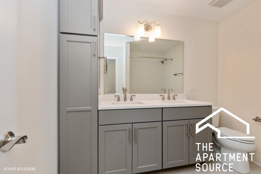 Building Photo - 664 Elm St