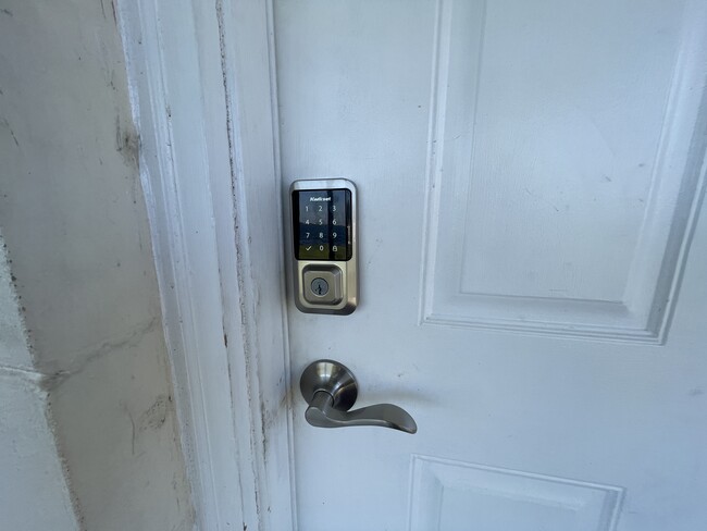 Smart Lock - 1219 W Pierce St