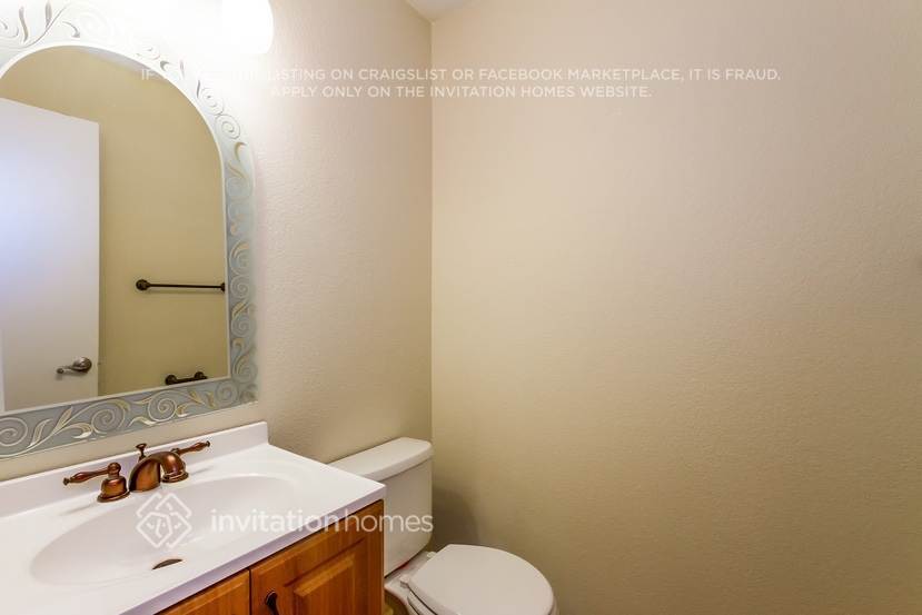 Building Photo - 4992 N Silverlace Dr