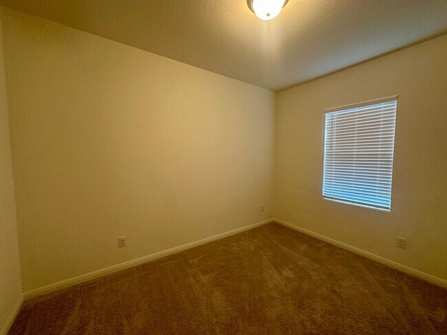 Building Photo - AVAILABLE NOW!!!