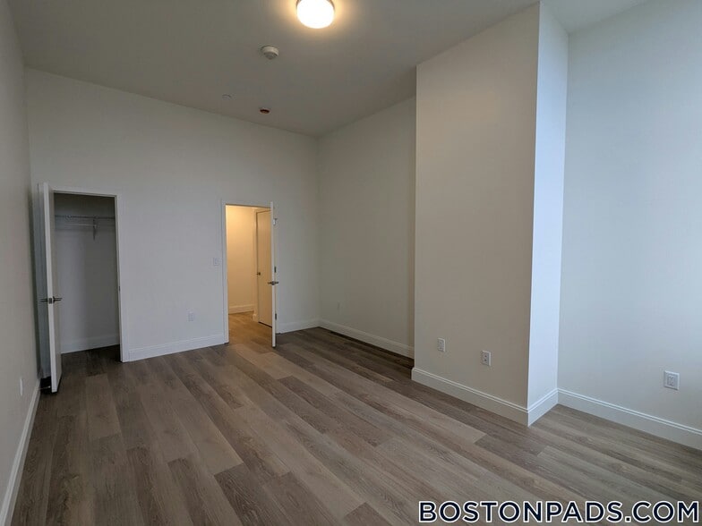 Building Photo - 1079 Commonwealth Ave