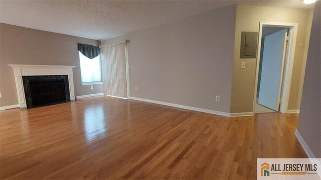 Building Photo - 45 Farnham Square