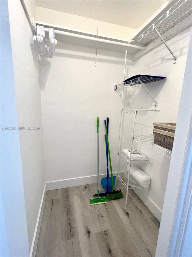 Building Photo - 825 Euclid Ave