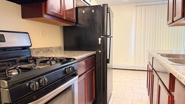 Building Photo - 9036 S Cottage Grove Ave