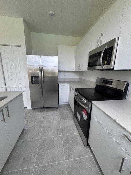 Building Photo - 2825 SE 25th Ave