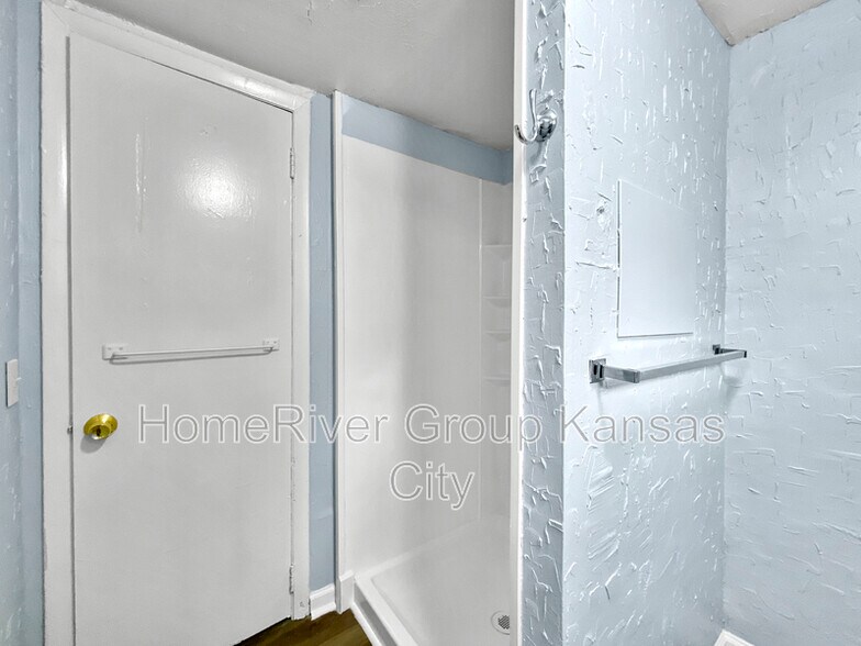 Building Photo - 1123 S Haden St