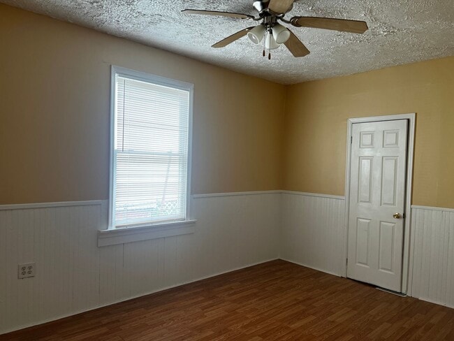 Building Photo - One Level House with Covered Front Porch