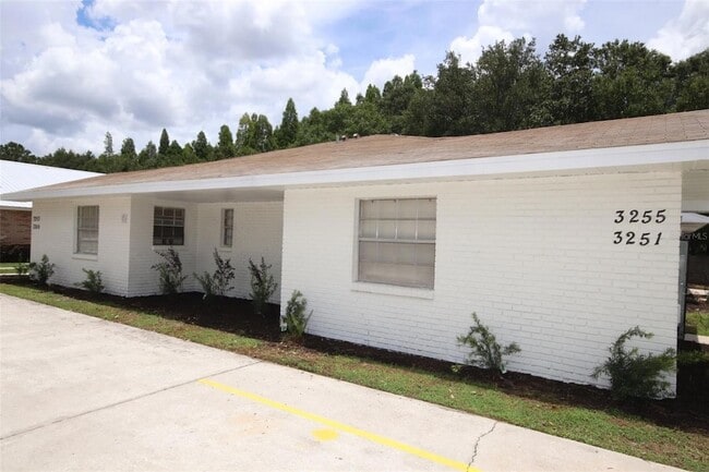 Building Photo - 3253 Bloomingdale Villas Ct