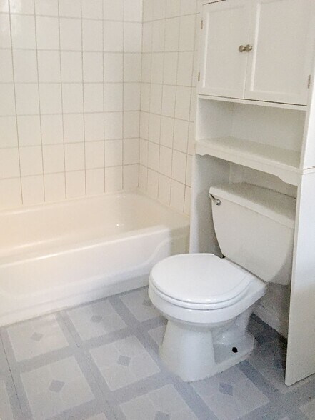 Building Photo - 2311 N Southport Ave