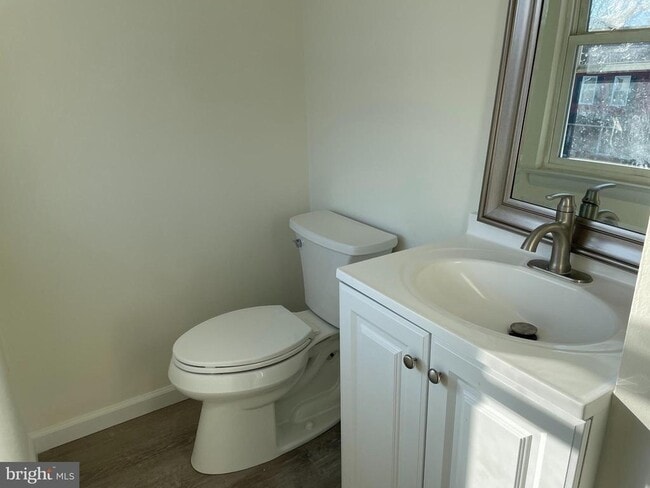 Building Photo - 28 Keith St