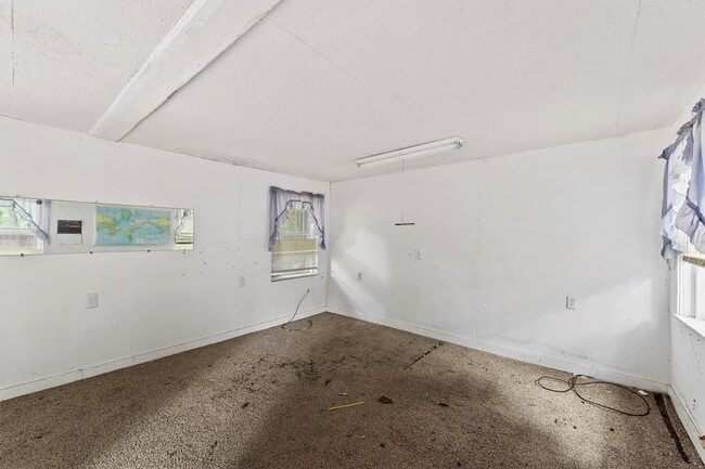 Building Photo - 632 Meadowlawn St