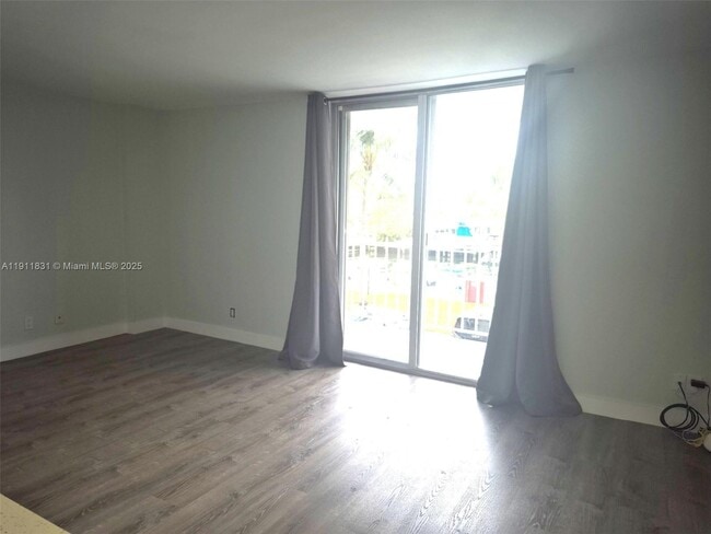 Building Photo - 1731 SE 15th St