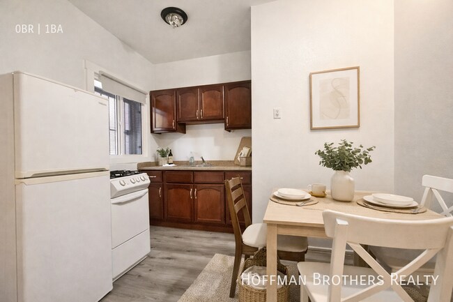 Building Photo - 1420 Flower St