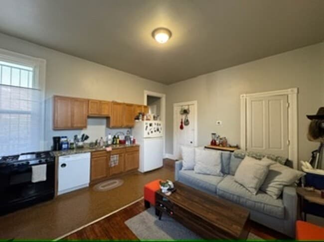 Building Photo - 26 Conklin St