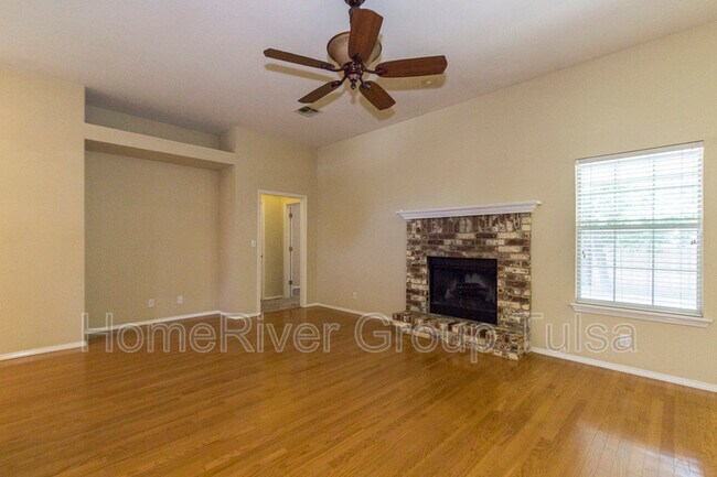 Building Photo - 309 W Charleston St