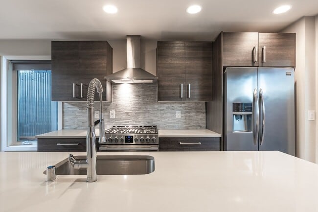 Building Photo - Welcome Home Modern Townhome in the heart of Freemont