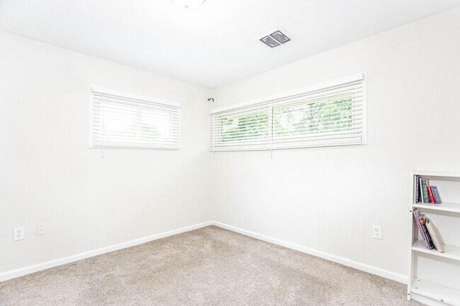 Building Photo - Norfolk Updated Home
