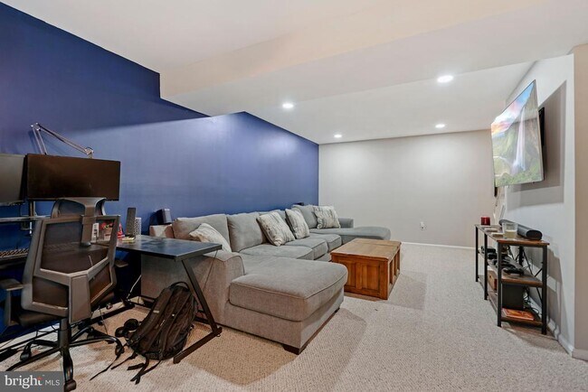 Building Photo - 7930 Bubbling Brook Cir