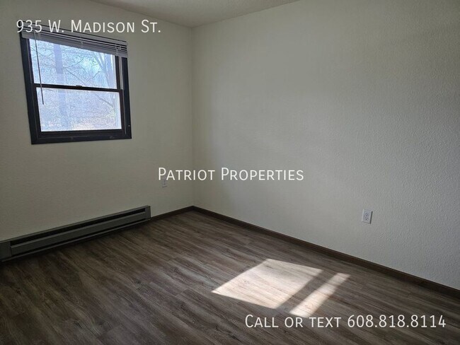 Building Photo - 935 W Madison St