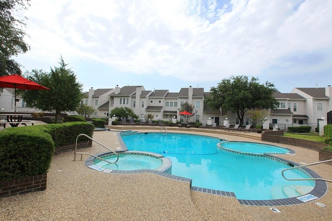 Pool - Palos Verdes Townhomes