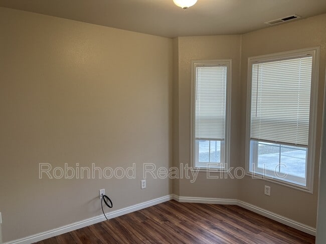 Building Photo - 1640 Winchester Dr