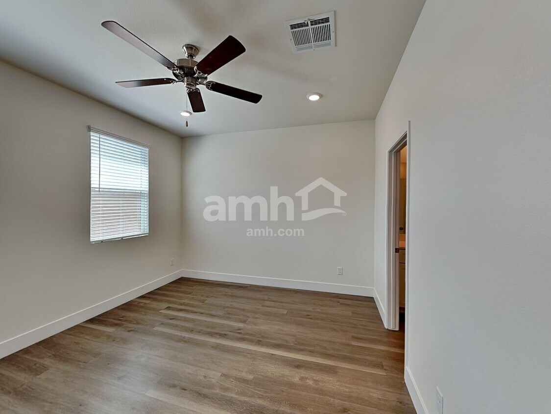 Building Photo - 854 English Primrose St