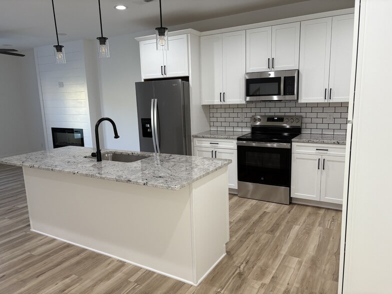 Kitchen - 74 Luke Ct