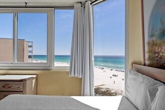 Building Photo - 8817 S Thomas Dr