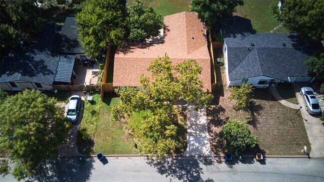 Building Photo - 9014 Slayton Dr