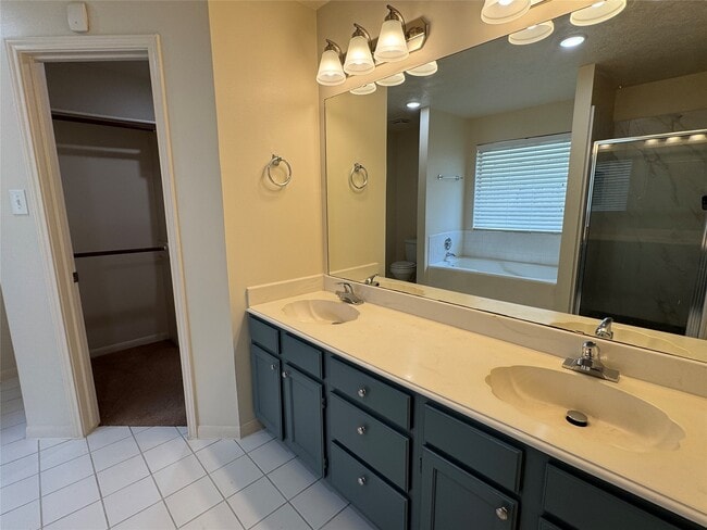 Building Photo - 14707 Cypress Meadow Dr