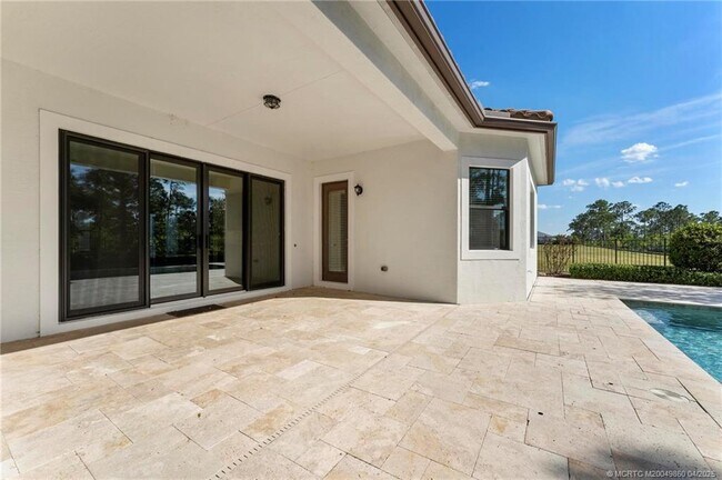 Building Photo - 255 Calmo Cir