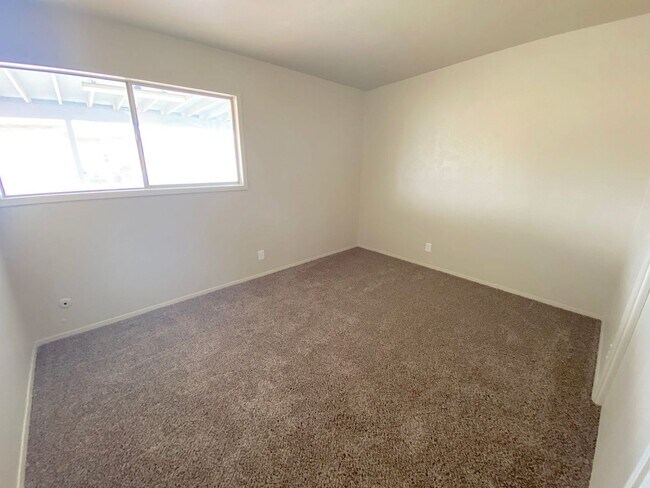 Building Photo - Northeast El Paso 4bed/2bath