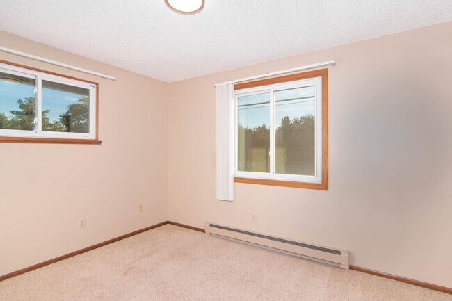 Building Photo - 3 Bed, 2 bath property centrally located in Spokane Valley