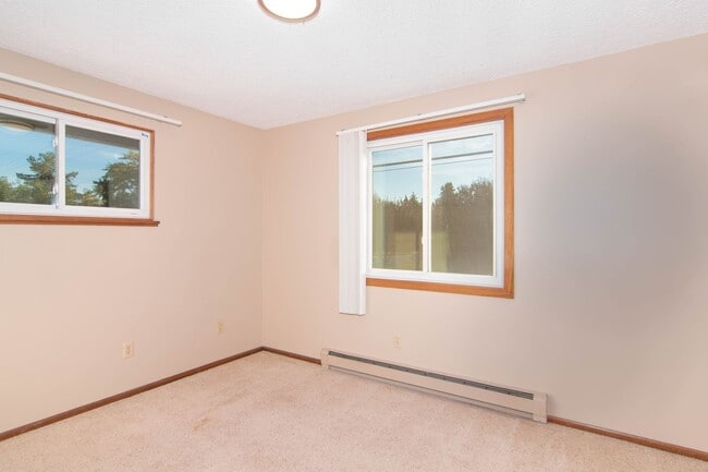 Building Photo - **Available July** 3 Bed, 2 bath property centrally located in Spokane Valley