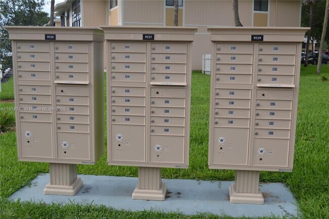 Building Photo - 9727 Hammocks Blvd