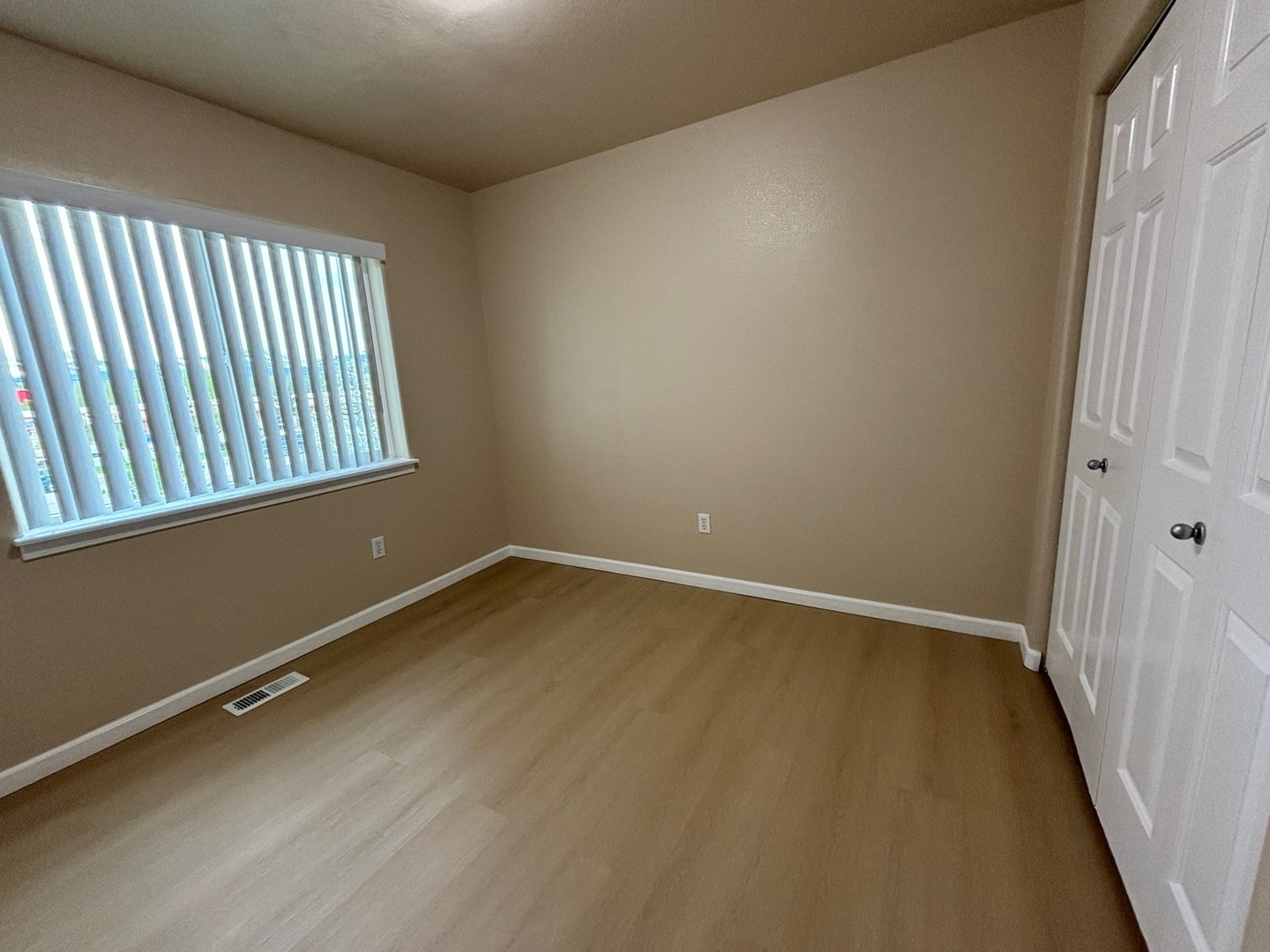 Building Photo - 8819 Lakehurst Dr