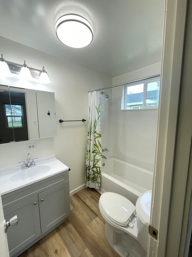 Building Photo - Charming Detached Studio Home in McKinleyville