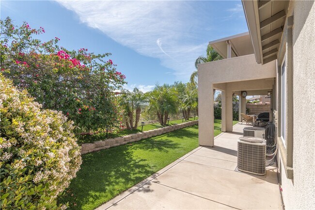 Building Photo - 27194 Red Maple St